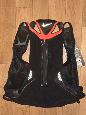 Nike Trail Kiger Vest 2.0 Hydration With 2 Ergonomic 10oz Flasks