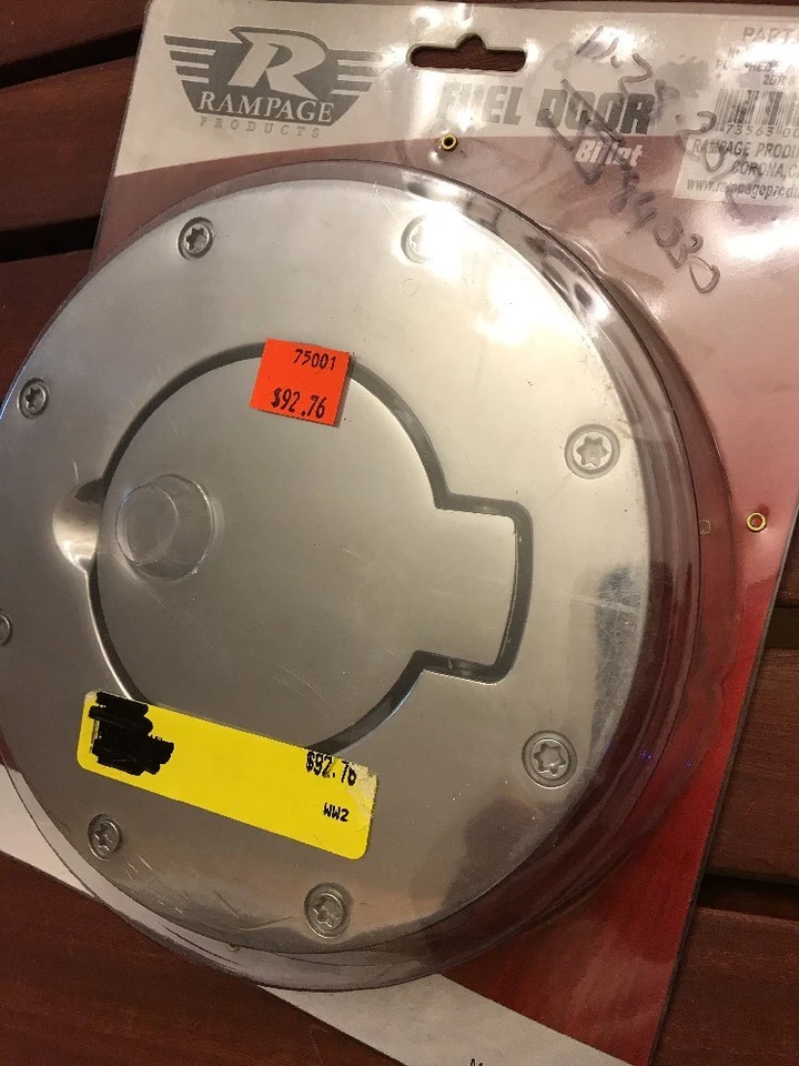 Крышка топливной двери Rampage для 07–18 Wrangler JK/JKU в нормандском стиле 75001 - Изображение 3 из 4