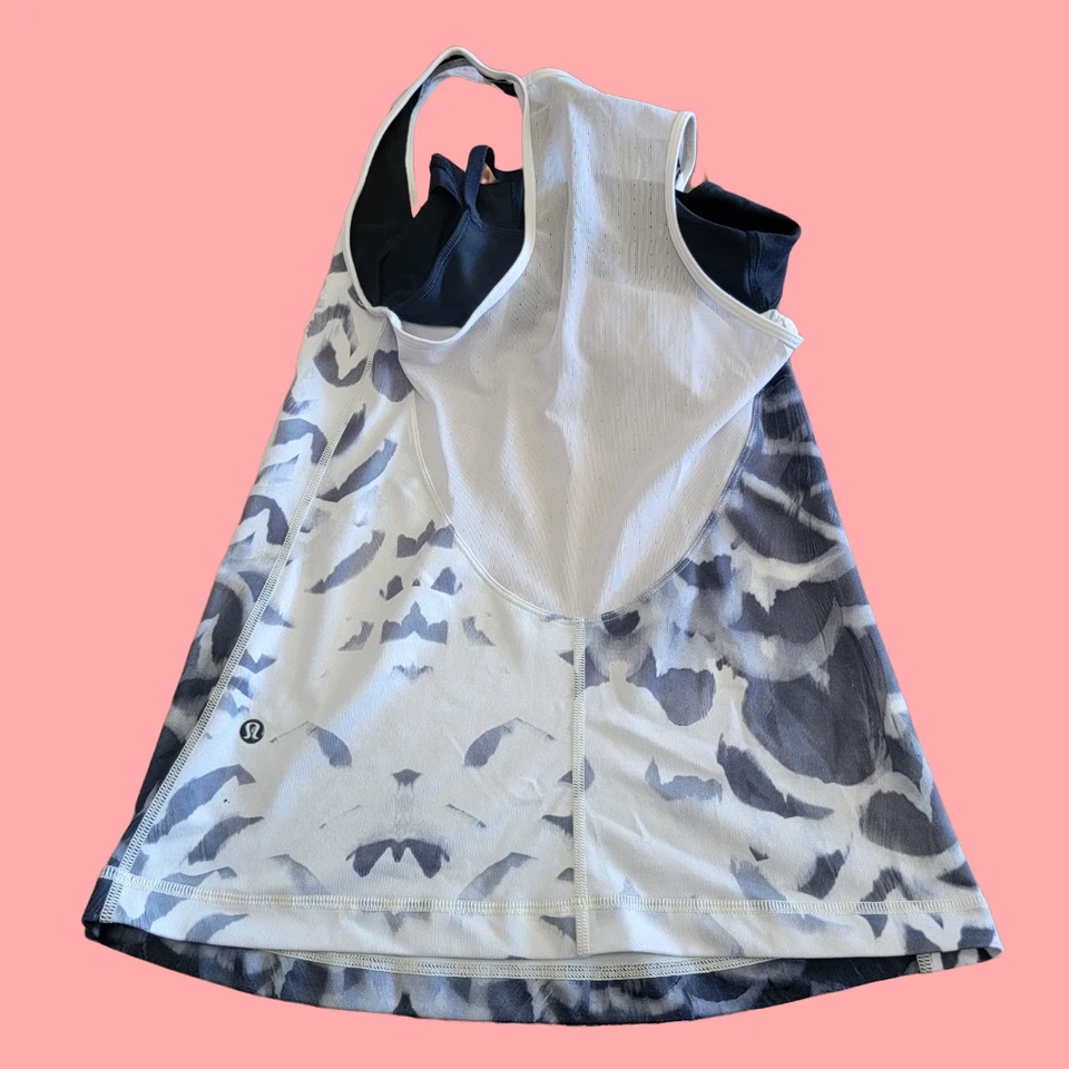 Camiseta sin mangas Lululemon 6 - Bonita camiseta sin mangas Plume con sujetador incorporado, malla - Blanco y negro Foto 2 de 4