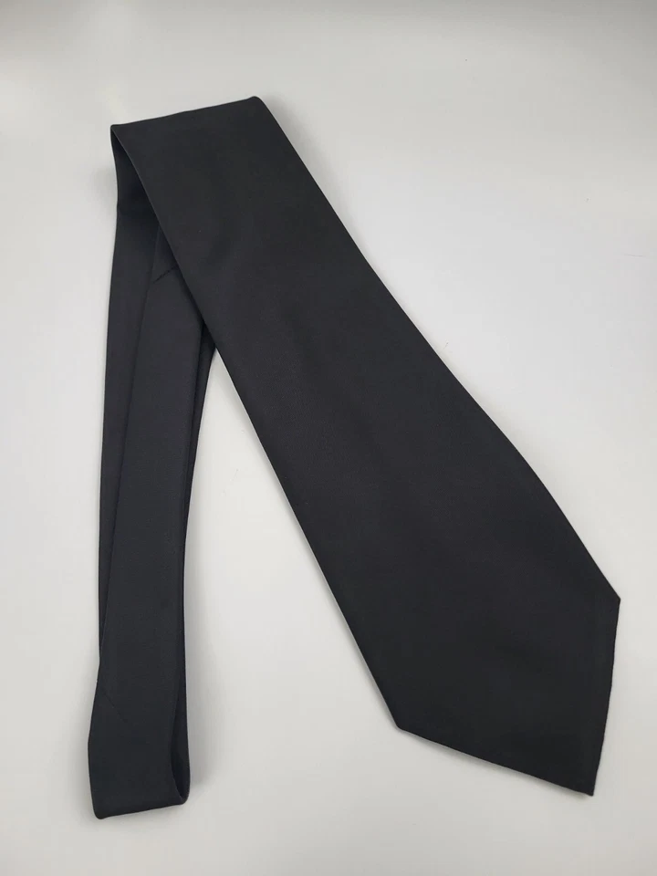 Corbata corta Austin Reed poliéster negra lisa para hombre Inglaterra 55 x 3,75 Foto 2 de 4