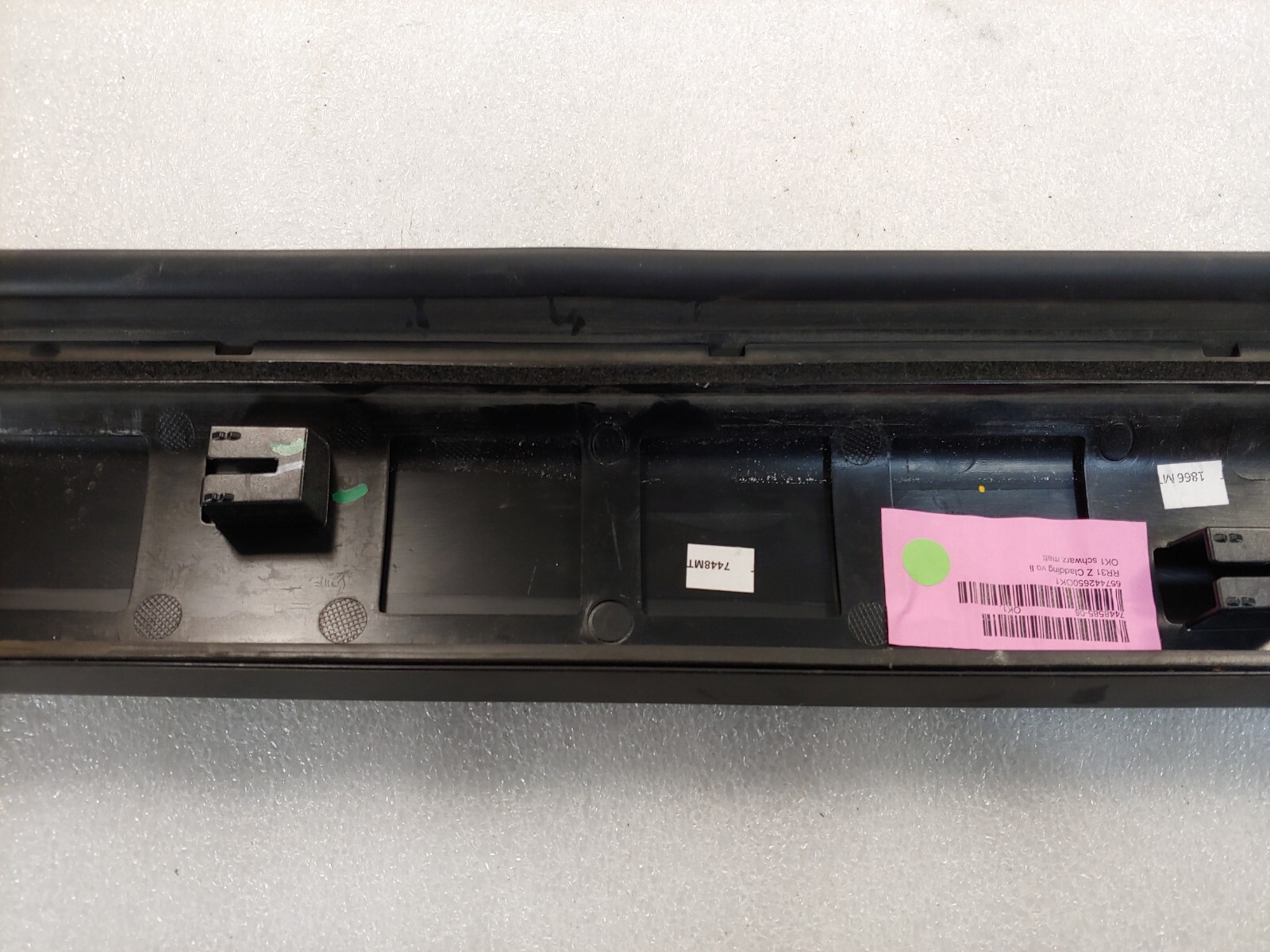 2021 Rolls Royce Cullinan OEM LH-Front Door Trim Bottom Molding 51137448585