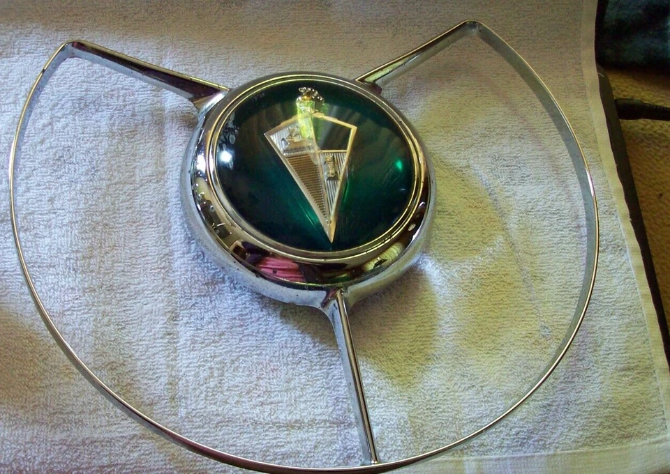 HUDSON HORNET BOCINA BOTÓN Y ANILLO CROMADO VERDE centro 1954, 1955, 1956, 1957??? Foto 2 de 4