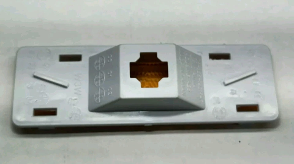 82-92 FIREBIRD TA CAMARO Z28 RH PASSENGER SIDE FRONT SIDE MARKER LIGHT GM2551110 - Image 2 of 4