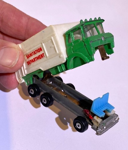 Camion sanitario Louis Marx 1968 luci elettriche lavoro 1:64 spazzatura spazzatura giocattolo - Foto 2 di 11