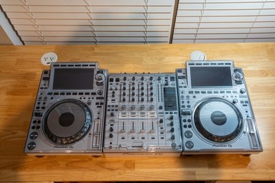 MINT 2x White Pioneer Limited Edition CDJ 3000's and 1x White DJM