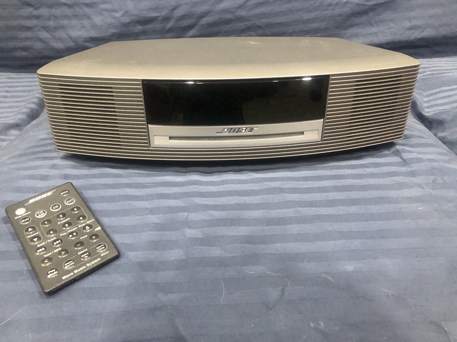 Bose Wave CD/RADIO ALARM CLOCK WITH REMOTE