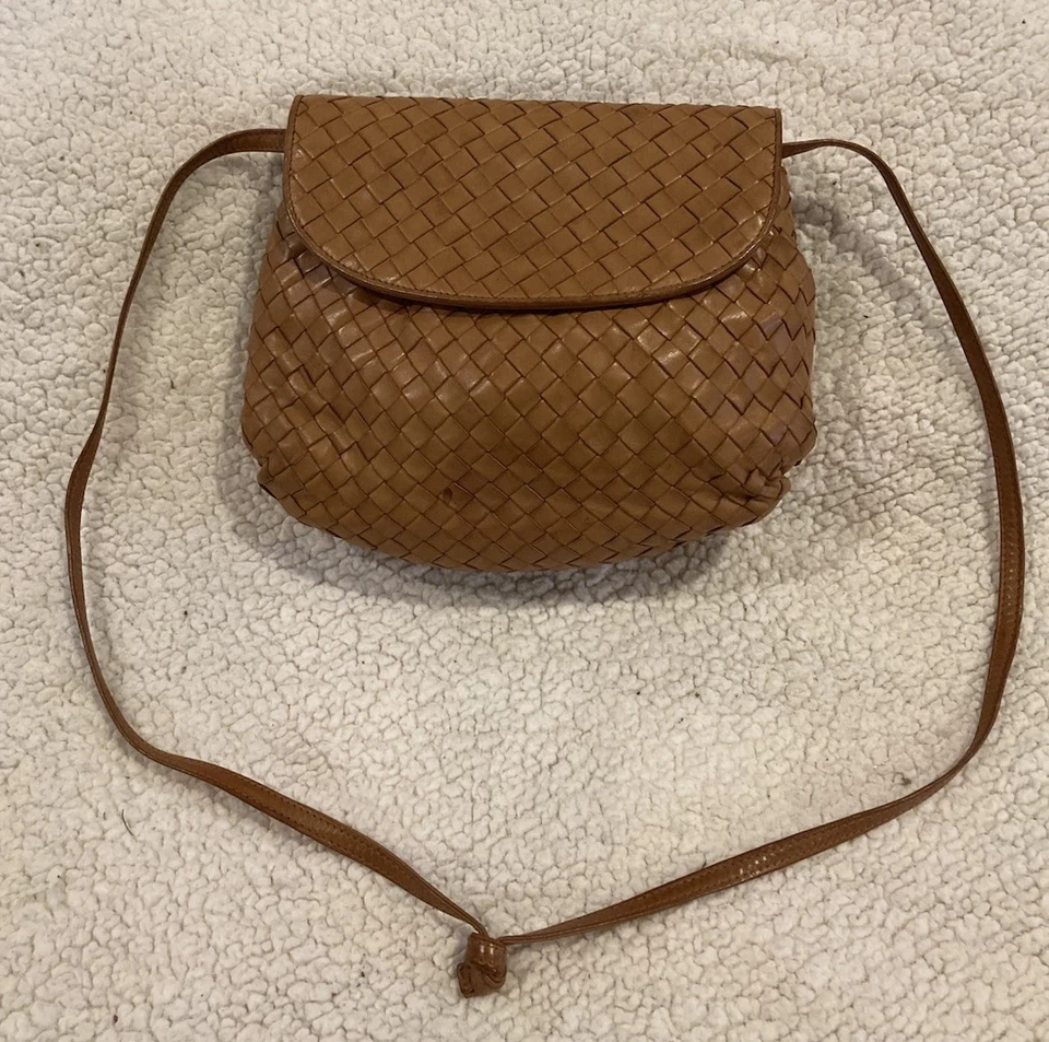 Authentic Bottega Veneta Intrecciato Lambskin Shoulder Bag made in Italy