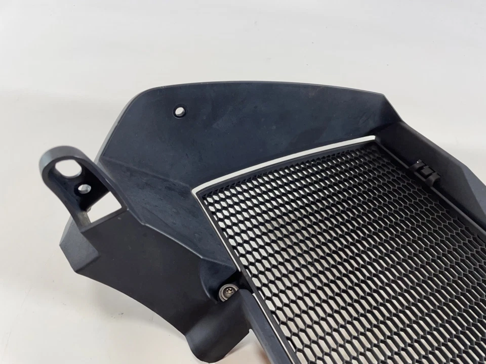 BMW F 800 GS E8GS 2008-12 - cache radiateur 46637698571 d'occasion - Photo 3/4