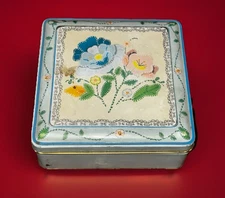 The Box Company Daher Blue Floral Taffy Candy Tin Vintage