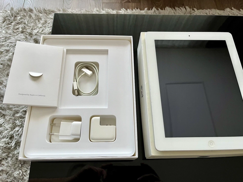 iPad 2 generation 16GB Wifi (white) With Accessories - Bild 3 von 4