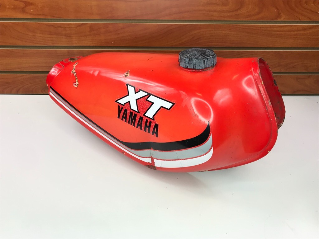 83 Yamaha XT250 XT 250 OEM Gas Fuel Tank Petrol Canister Petcock