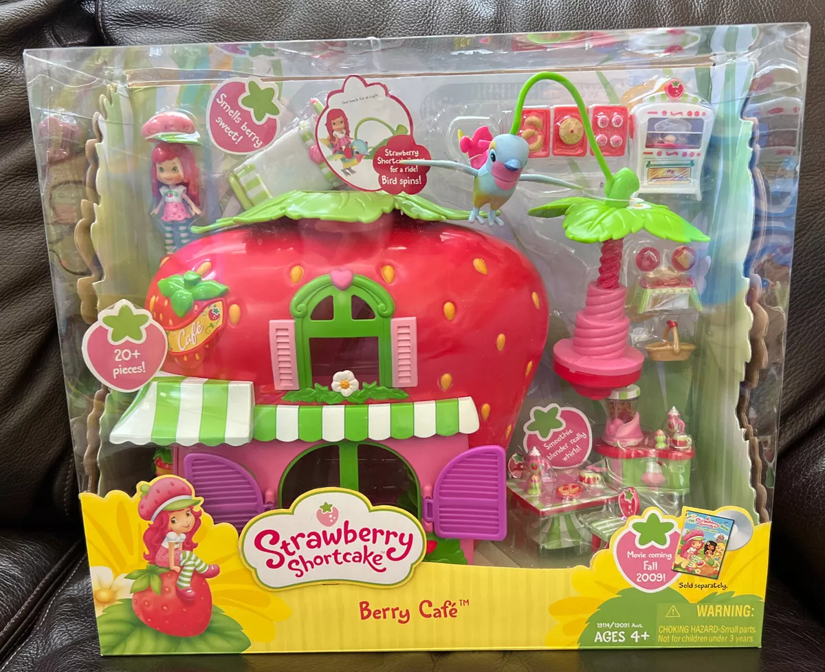 Strawberry Shortcake 20+ Pieces SSC Berry Café Doll Playset