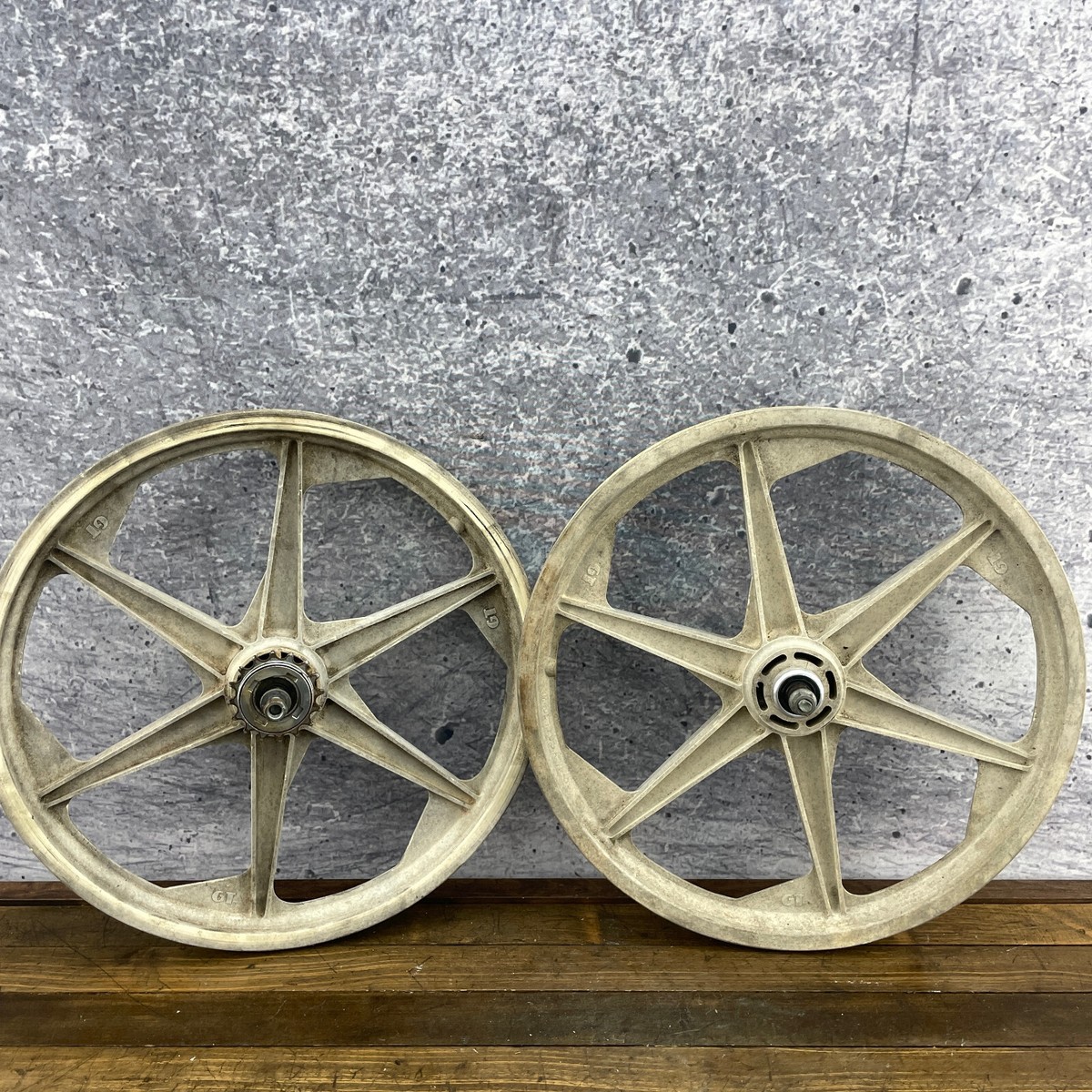 GT Tomahawk Mags Bubble Font Old School BMX Mag Wheel USA 80s Performer  Cracks