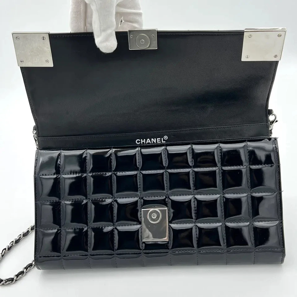 Bolso de hombro DDP CHANEL charol barra de chocolate cadena negro plata herrajes Foto 4 de 4