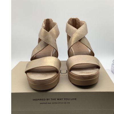 White Mountain Goodtime Women Wedge Sandals Tan White Strappy Size 7.5M Comfort
