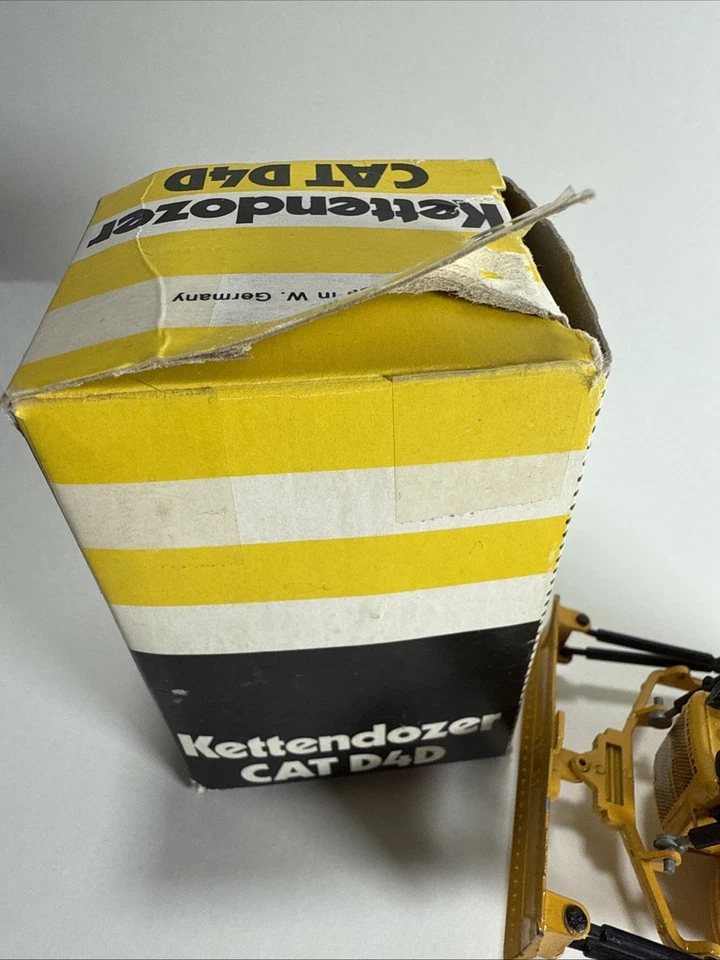 Caterpillar CAT D4D D4 Dozer #119 1:50 Scale Diecast Model Vintage 1980s J33 - Image 3 of 3