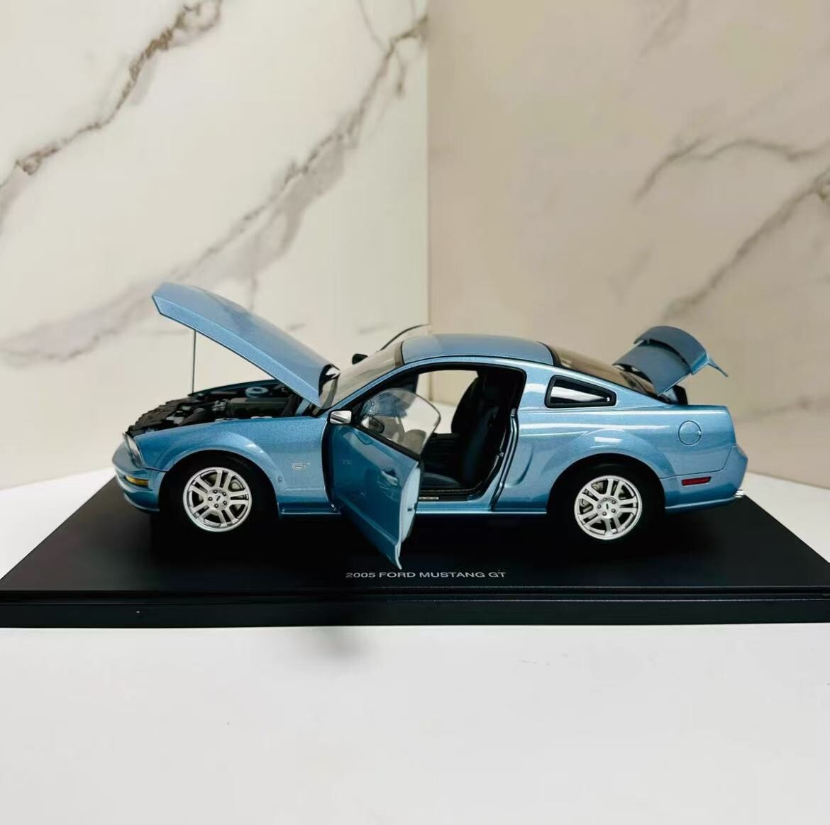 SUPER RARE* Autoart 1/18 Ford Mustang GT 2005 Windveil Blue