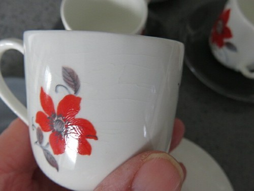 JOHNSON BROS. VINTAGE SET OF 6 DEMITASS COFFEE CUPS. POINSETTAS & GREY SAUCERS - Picture 12 of 12
