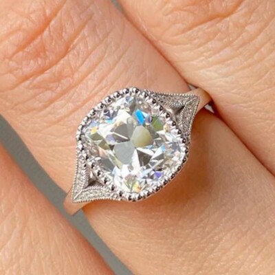 2,8 kt Old Mine länglicher gepolsterter Moissanit Damenring 14 Karat Weißgold vergoldet