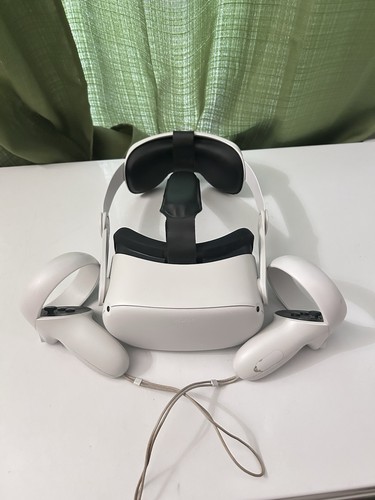 Oculus Quest 2 Standalone VR Headset White Black Plastic with Controllers