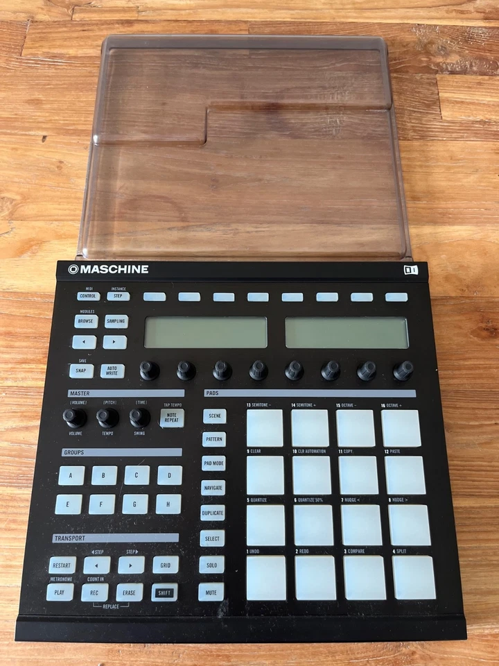 Native Instruments Maschine MK1 + Decksaver – Come Nuova, Completa di Cavi - Immagine 2 di 3