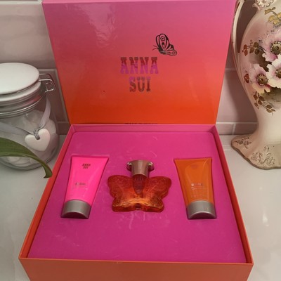 Anna Sui Sui Love Gift Set Rare Discontinued 30ml Eau De Toilette, 50ml  Bath UK
