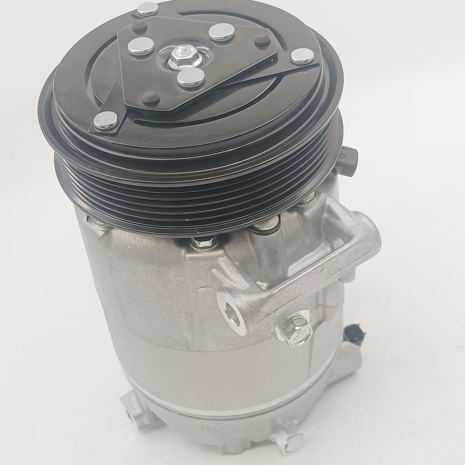 Maserati Ghibli 2016 Compressor with bracket P/N 333332