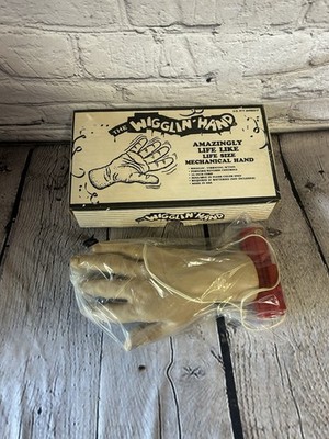 Vintage The Wigglin Hand Toy 1983 Wiggle Jiggle Halloween Thing Robot Wednesday