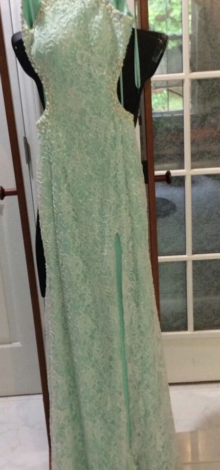 LA FEMME EMBELLISHED GOWN PROM BRIDESMAID PAGEANT NEW $498 SIZE 0 - Image 3 of 4