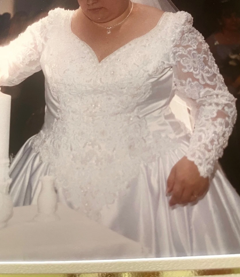 Plus size white wedding ball gown with beading, sequins, pearls & embroidery - Image 3 of 4