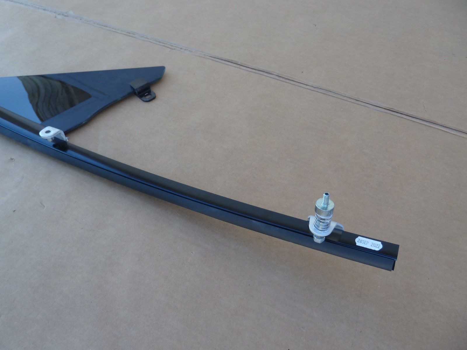 Aston Martin DBX Drivers Door Corner Vent Window Quarter Glass OEM Left Front