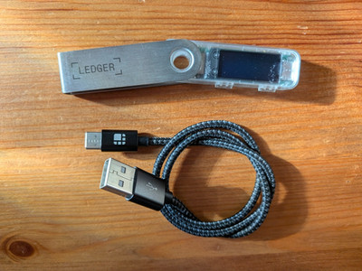LEDGER NANO S PLUS LIMITED ''ICE'' TRANSLUCENT