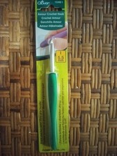 Clover 1048/I Amour Crochet Hook-Size I9/5.5mm