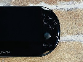 PS Vita Black PCH 2000 SONY PlayStation Japan Tested 4GB Charger No.4D DDP