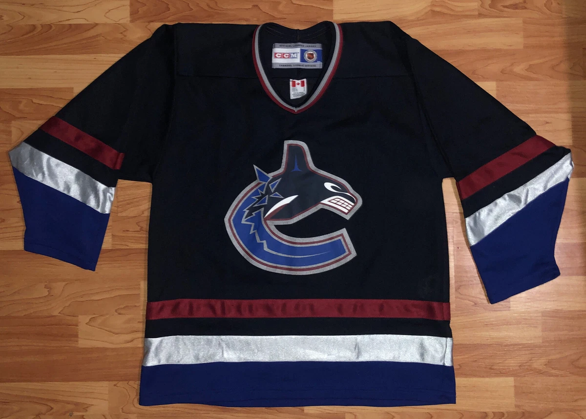 Vancouver Canucks Youth Small / Medium 3rd Jersey