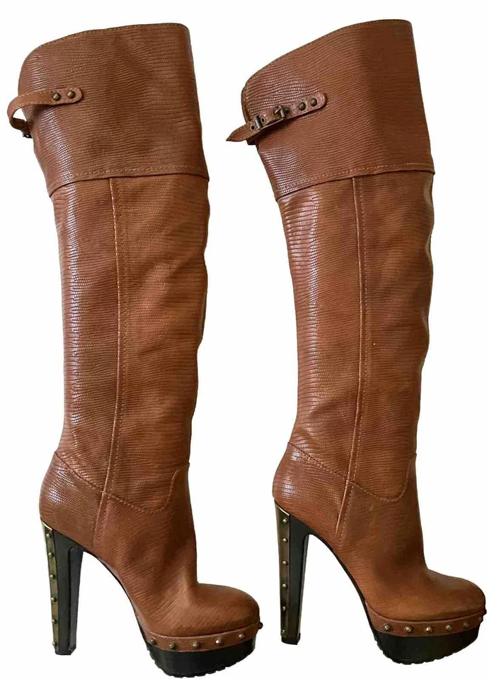 NUEVO SIN ETIQUETAS BALDAN hasta el muslo bronceado cuero en relieve con latón tachonado en el tacón EU 38 Foto 2 de 4