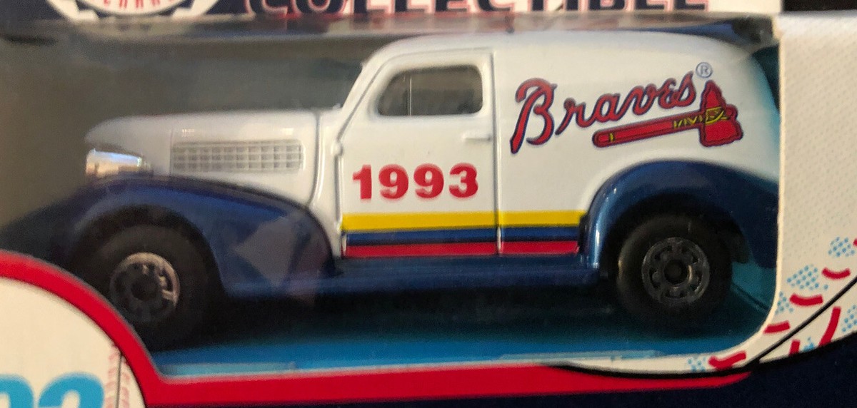 Voiture Miniature Matchbox – Team Collectible Atlanta Braves 1993 (Chevrolet Sedan, échelle 1:64)