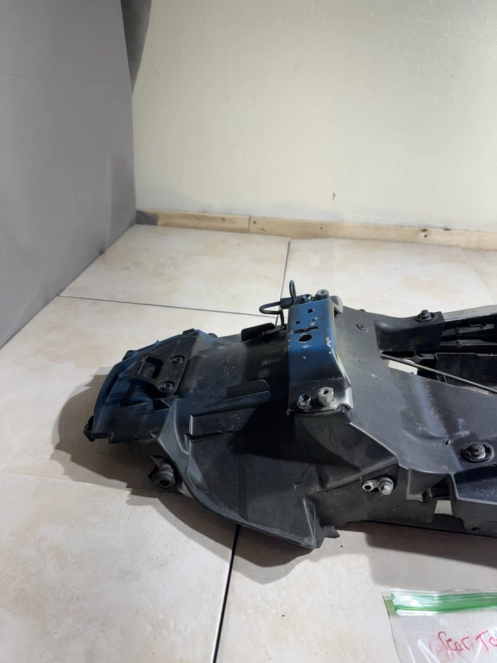 2003 2004 HONDA CBR600RR CBR 600RR OEM REAR FENDER BACK BATTERY TRAY SUBFRAME - Image 4 of 4