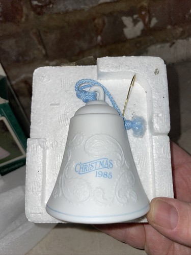 1985 Hallmark Keepsake Ornament Lot (2) Mother and Dad Ceramic Bell & 1990 Cameo - Picture 4 of 8