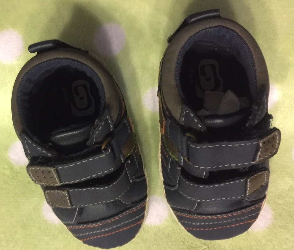 🧸Botas mocasines de gamuza marrón talla 2 bebé niño bebé y zapatillas de deporte azul marino Foto 2 de 4