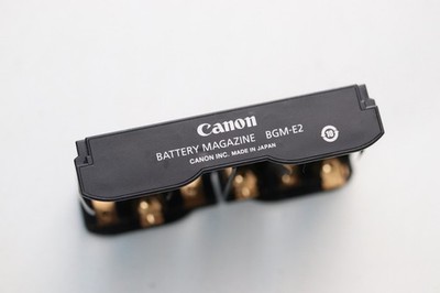 Canon Batterieeinsatz BGM-E2 für Batteriegriff, Griff BG-E2 (30)