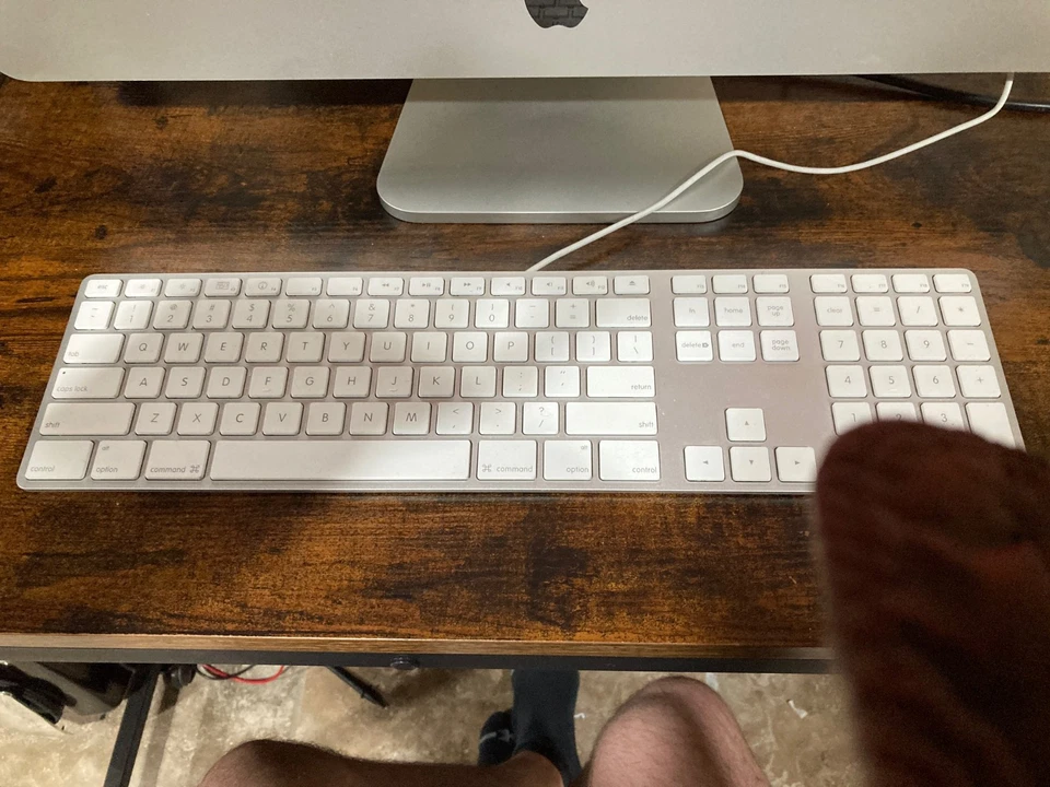 Apple iMac 24-inch Intel Core 2 Duo 2.4 Ghz 4GB Ram A1225 - Image 2 of 4