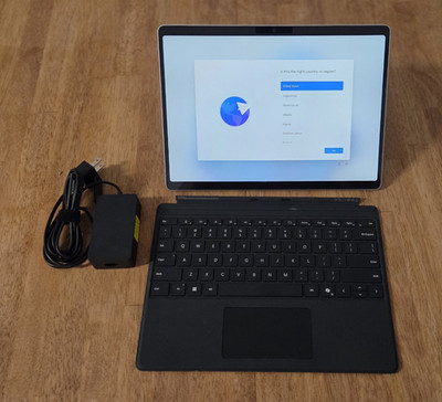 Microsoft Surface Pro 10, 13'' (Intel Core Ultra 7, Platinum, 32GB RAM, 1TB SSD)