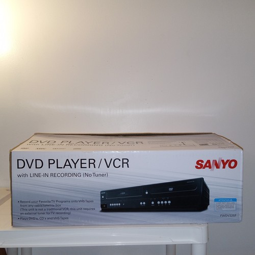 Sanyo DVD VCR Combo Player w/ In-Line Recording FWDV225F With Remote & AV Cables