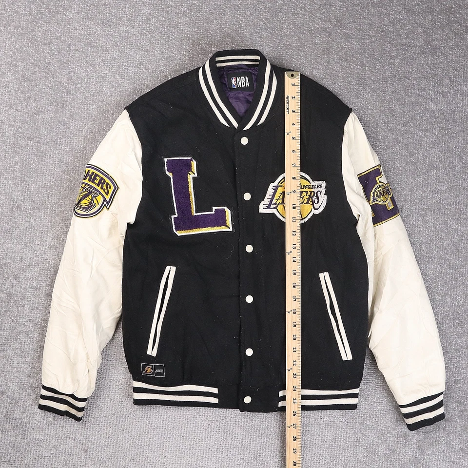 Chaqueta Universitaria de Baloncesto Pequeña Negra Blanca Manga Larga Los Angeles Lakers Foto 3 de 4