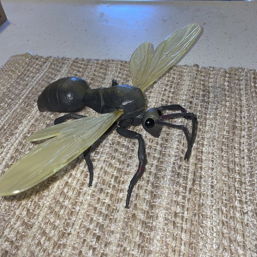 Marvel Infinite Series Avengers Antman Figure and Flying Ant Figure 2015