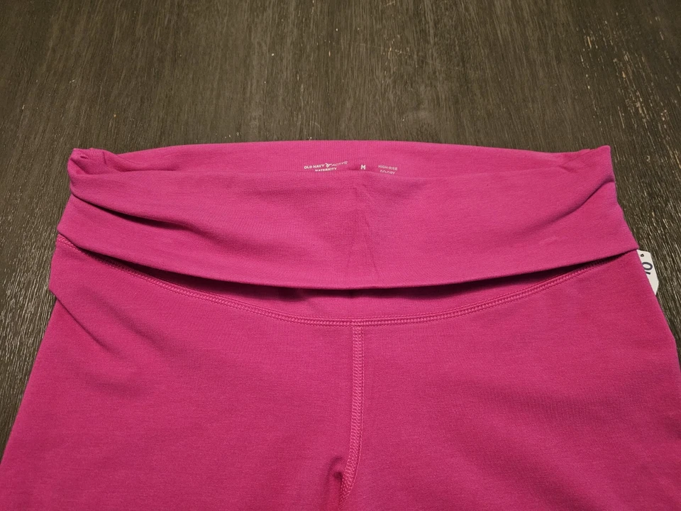 Old Navy Women's Maternity PowerChill Yoga Pants Size M NWT - Image 2 of 4