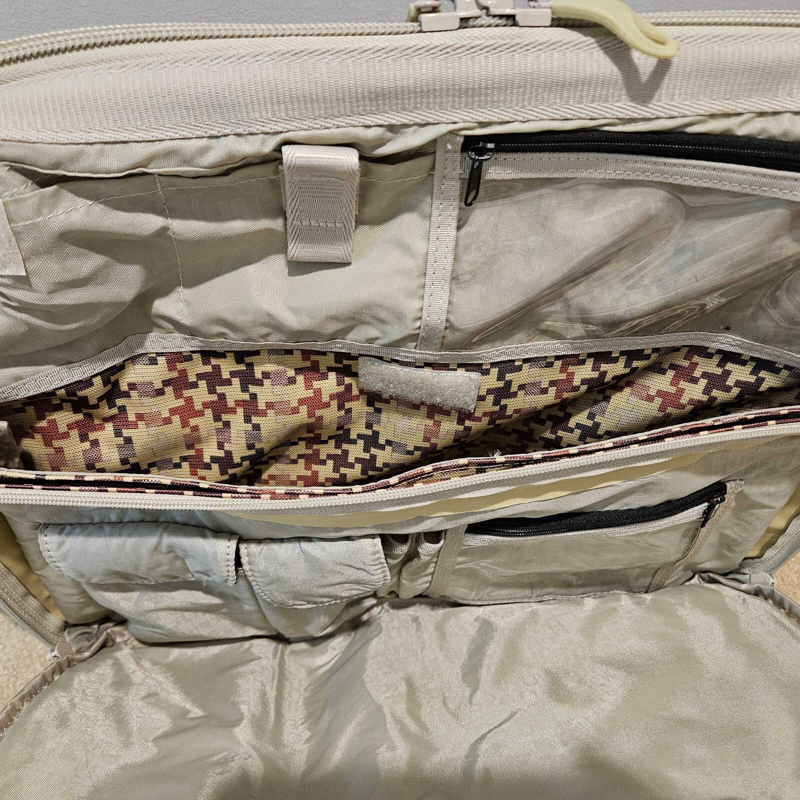 BURTON Houndstooth Multicompartment Shoulder Mess… - image 13