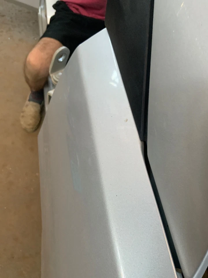 2012 Hyundai Accent sedã passageiro destro Ironman prata metálico-RHM Fender - Imagem 2 de 3