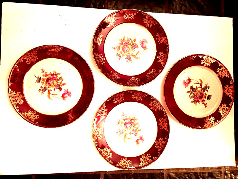 4 Matching Cico China Dinner Plates. Burgundy and Gold Borders Floral Centers